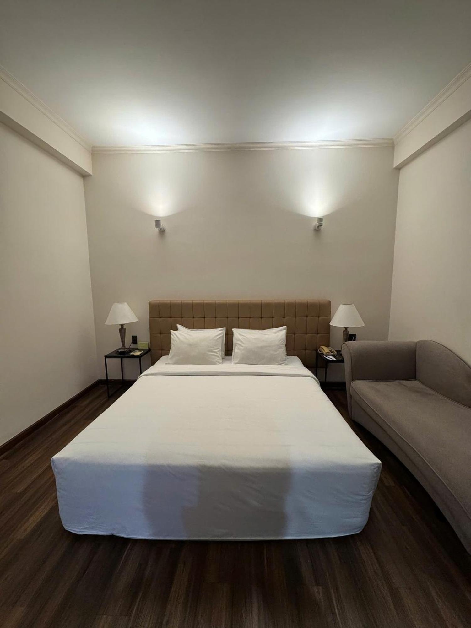 Liberty 2 Hotel Хошимин Экстерьер фото